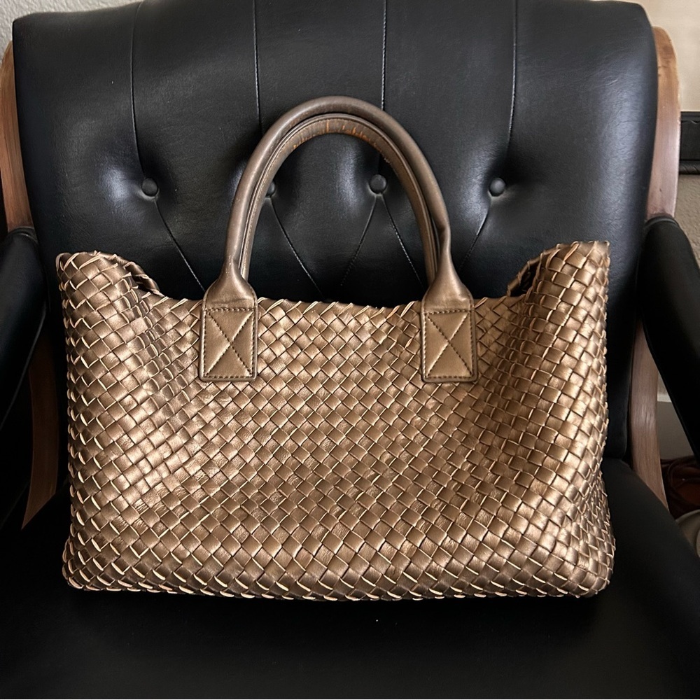 Woven Tote Bag Large Bronze Taupe with Matching Pouch excellent condition - Picture 3 of 9